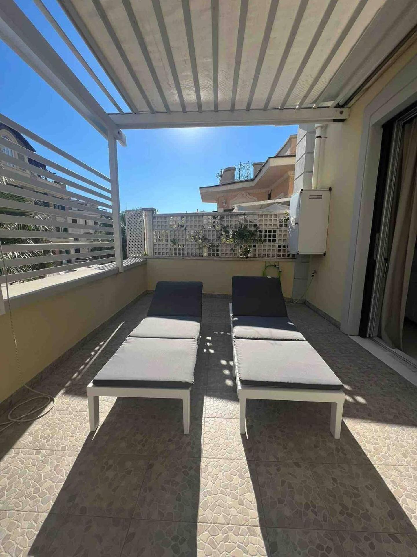 Rome, Beautiful Apartment In A Vintage Building Lido di Ostia Exteriör bild